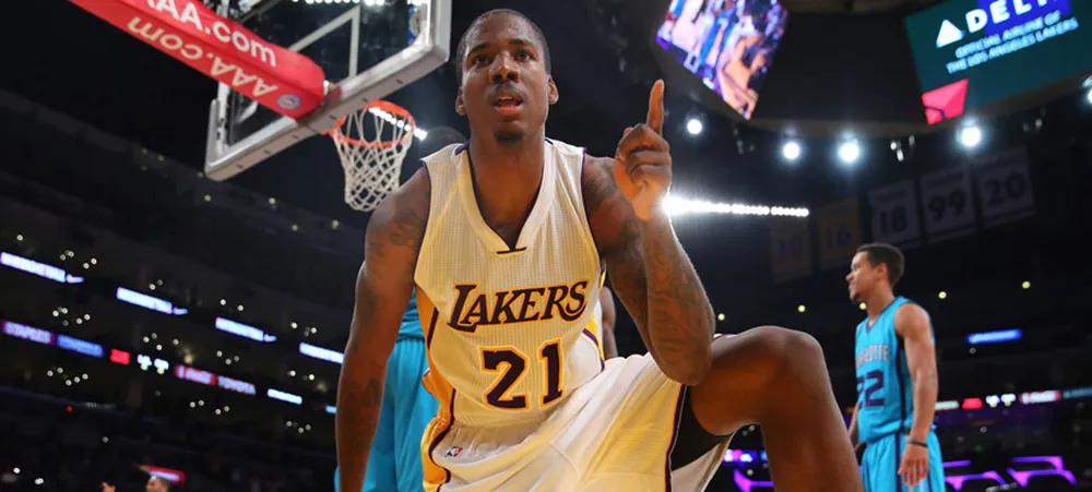 Em Charlotte, Lakers encara o Hornets