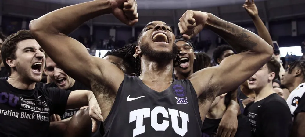 Candidato a escolha do draft da NBA pelo Lakers fica animado com ligação