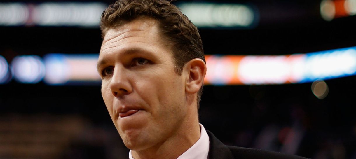 Luke Walton revela planos para rotação e minutos de LeBron