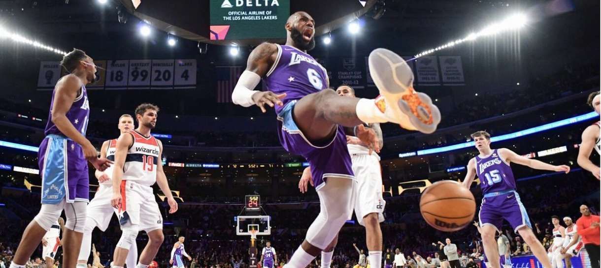 Lakers busca terceira vitória seguida neste domingo contra o Wizards