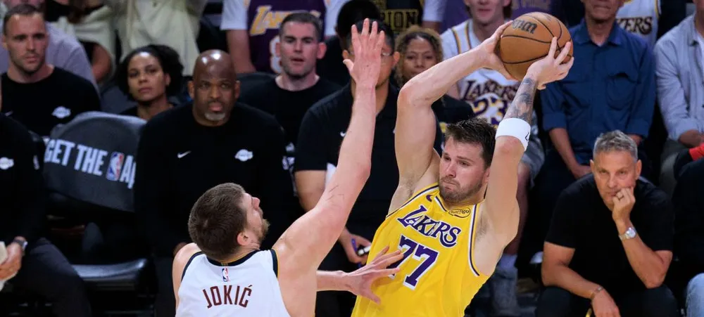 Lakers desperdiça vantagem, passa sufoco, mas vence Nuggets na prorrogação