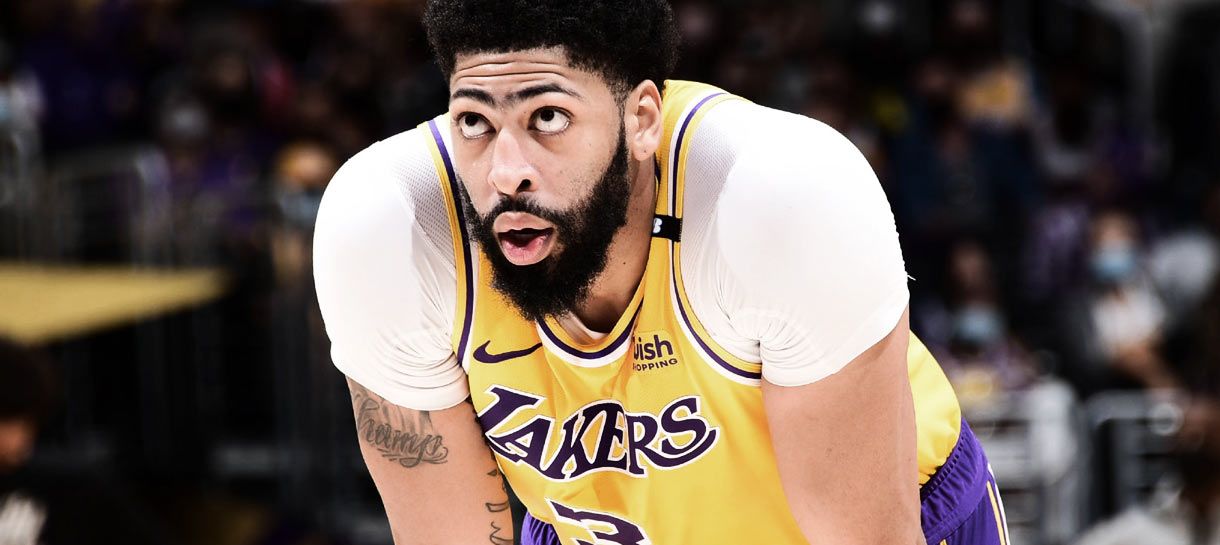 Anthony Davis comenta lesão sofrida no jogo 3 da série entre Lakers e Suns