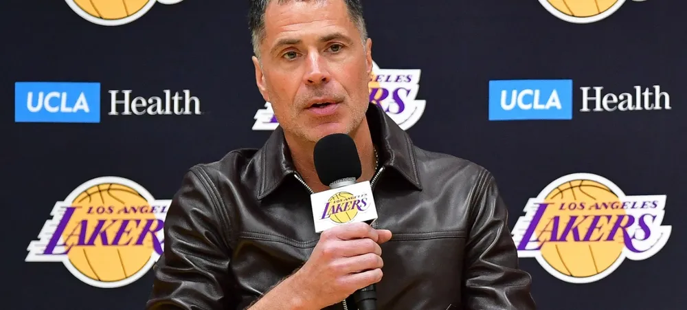 NBA: Foto de Pelinka e Harrison discutindo futuro de Luka Doncic viraliza
