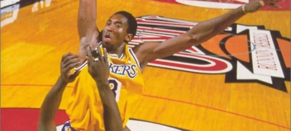 NBA: Lenda de uma enterrada icônica de Kobe Bryant