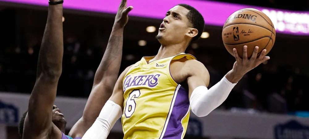 Lakers vence Hornets e conquista segunda vitória consecutiva