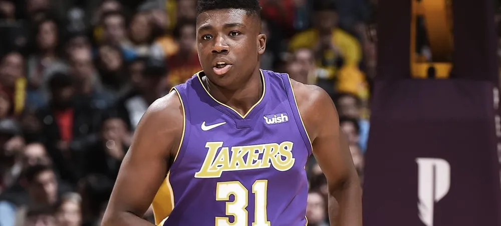 NBA: Ex-pivô do Lakers enterra em sua própria cesta em partida do Wizards de Westbrook