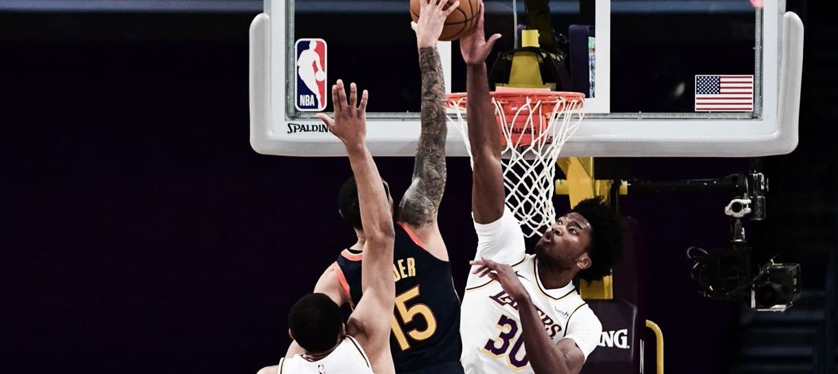 Com estreia de Damian Jones, Lakers atropela Warriors em Los Angeles