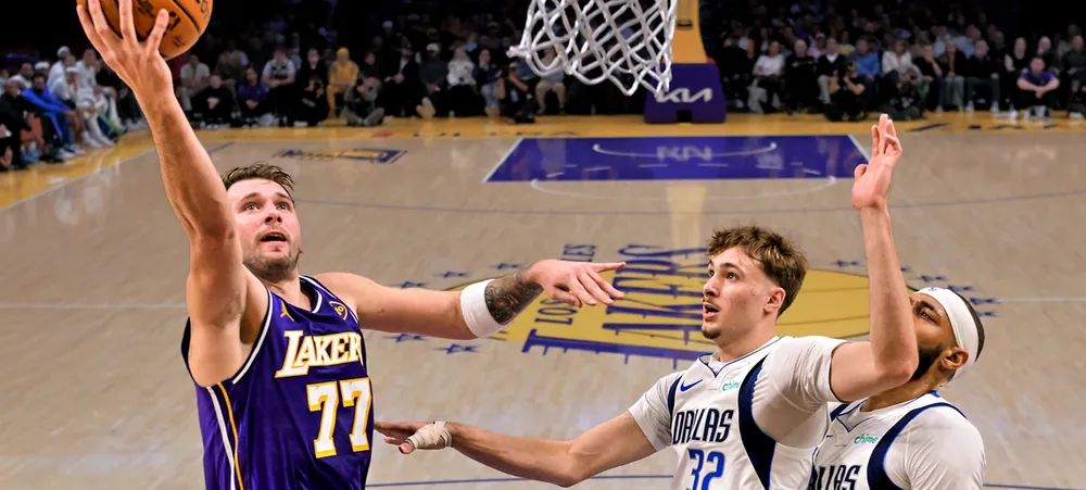 Lakers tem show de Reaves e Luka na vitória sobre o Mavericks