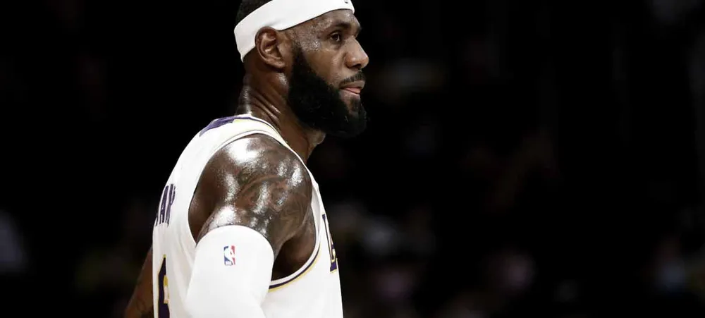 NBA: Lakers confirma que LeBron James continua de fora do time