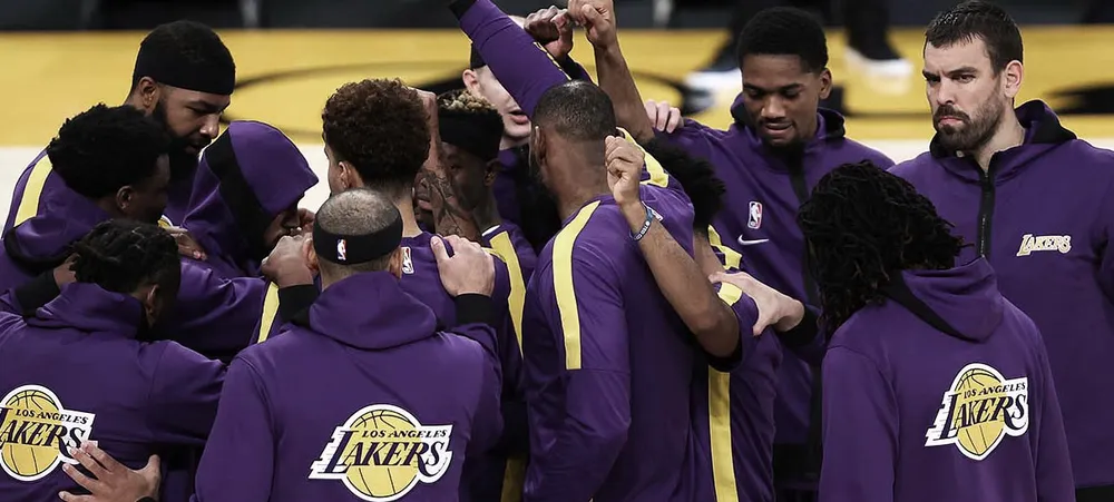 NBA: Novo titular se torna a estrela da noite e ajuda o Lakers a vencer o Bulls