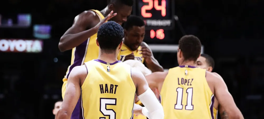 Lakers sofre, mas vence o Bulls de virada em Los Angeles