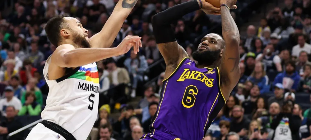 NBA: Lakers vence Wolves e ganha posições rumo aos playoffs