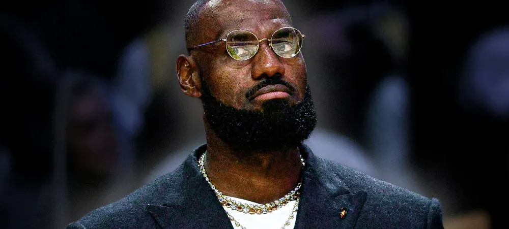 Comportamento de LeBron durante estreia do Lakers gera debate na NBA