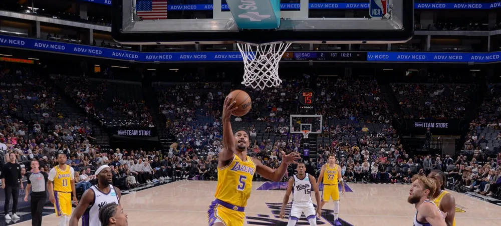 O Lakers mostrou na estreia a defesa que Redick pediu