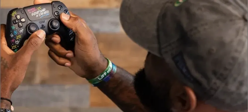 NBA: LeBron James apresenta edição especial do Playstation