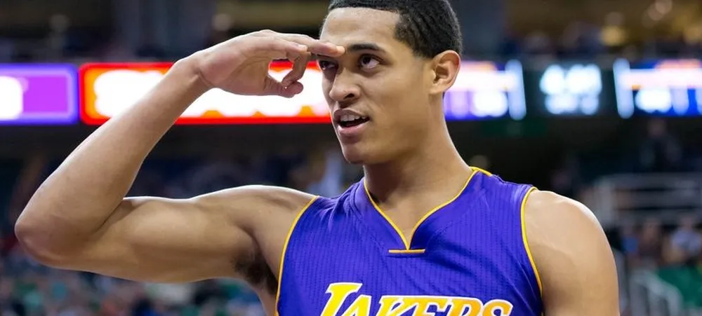 Clarkson é nomeado para primeiro time de calouros!