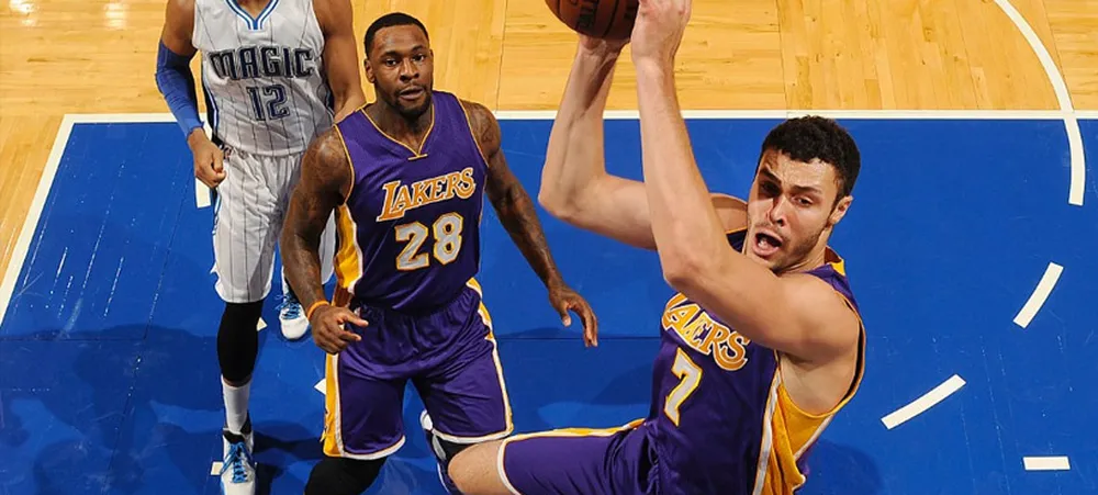 Nance deve desfalcar o Lakers pelo resto da temporada