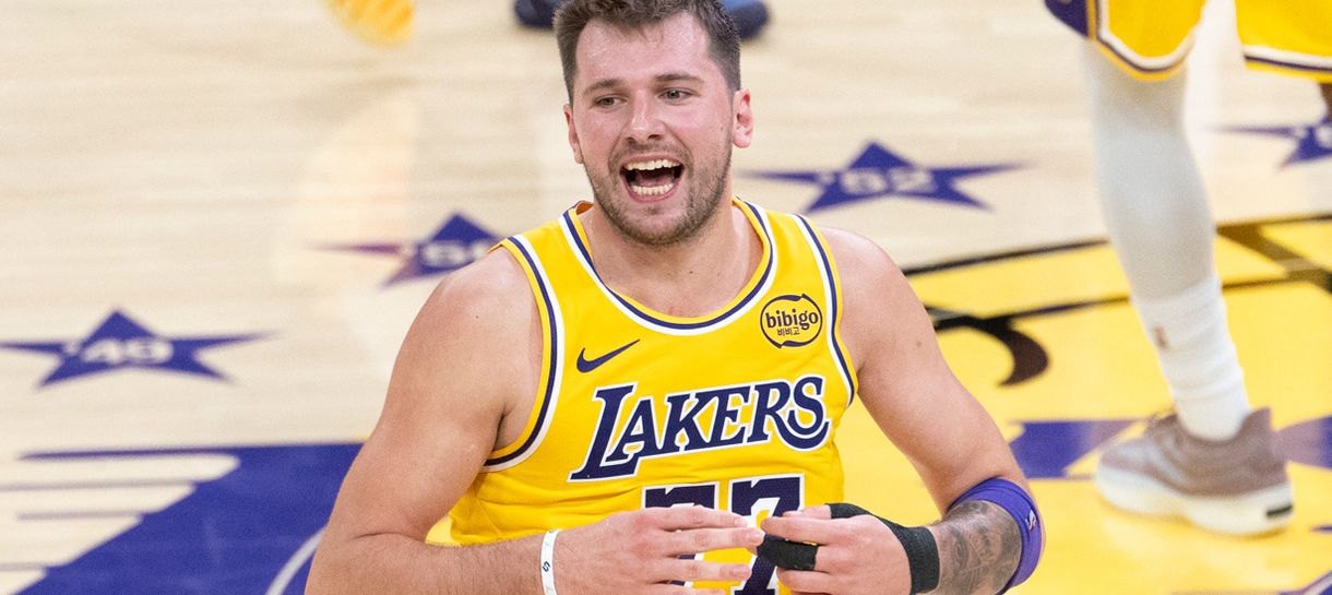 Lakers atropela Wolves com 49 pontos de Luka Doncic e show coletivo