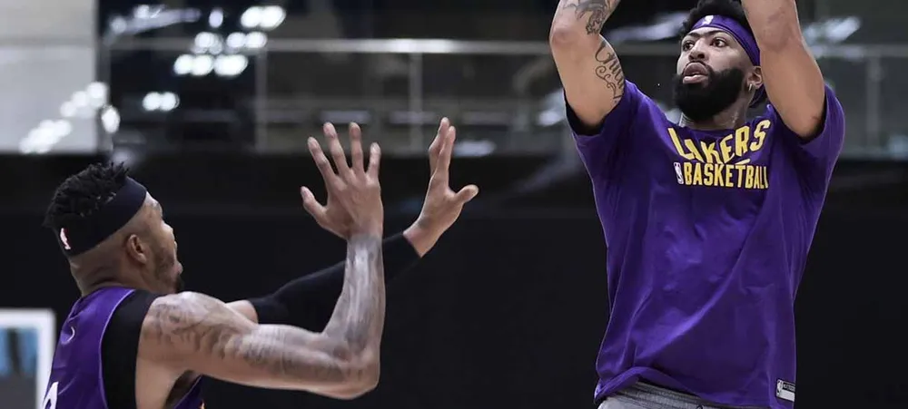 Anthony Davis aponta sacrifício em primeiro treino do Lakers