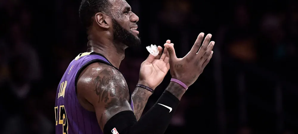 Lakers é derrotado e está oficialmente fora dos playoffs