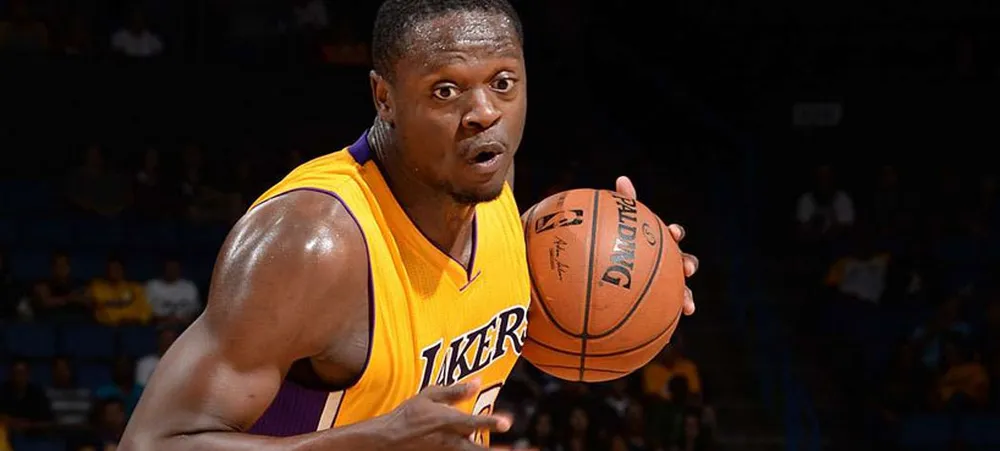 Julius Randle retorna com força total