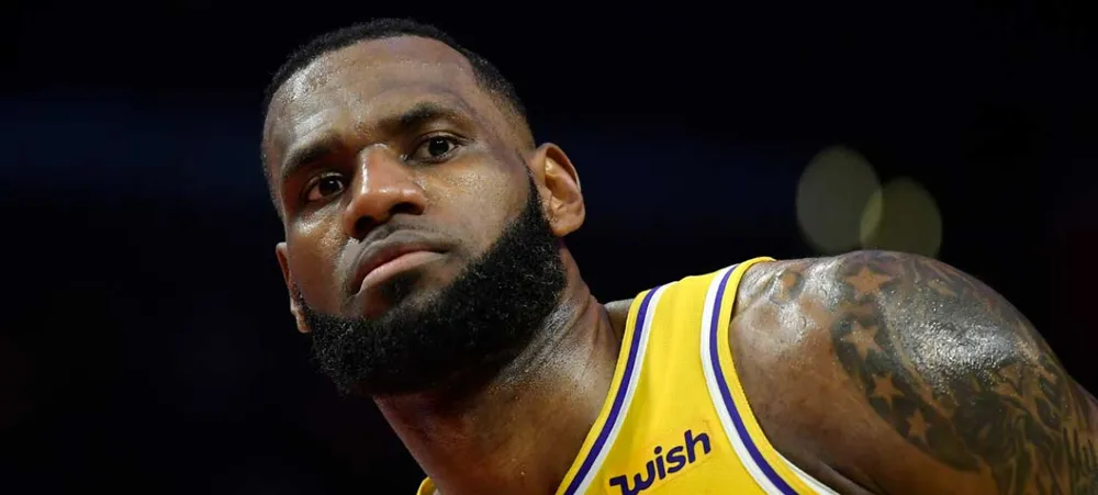 Lakers encara Clippers em confronto direto para se manter vivo