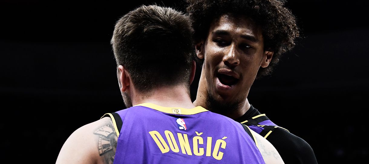 Precisamos falar seriamente sobre Jaxson Hayes e Luka Doncic