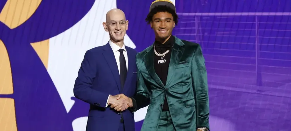 NBA: Lakers seleciona Jalen Hood-Schifin na 17ª escolha do draft