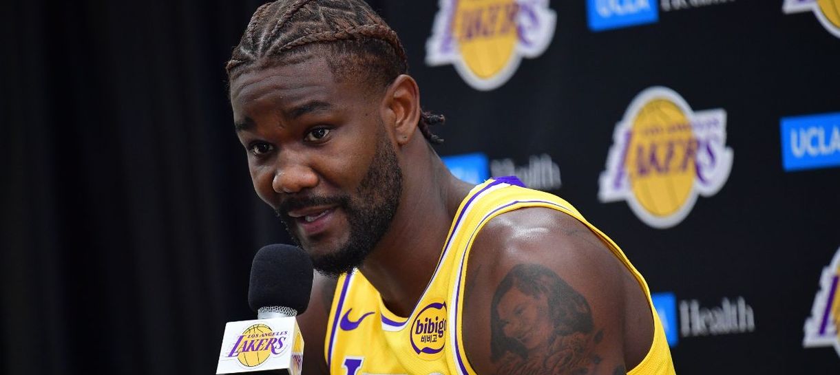 Deandre Ayton manda recado afiado após vitória dominante do Lakers