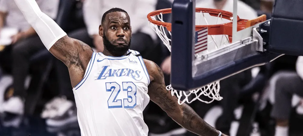 LeBron James está próximo de bater recorde de dois ex-Lakers nos playoffs da NBA