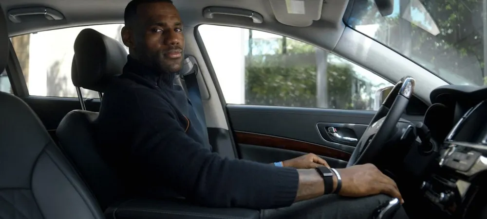 Após título da NBA, LeBron leva pra casa um Mercedes de luxo