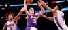 Lakers sobrevive a 22 turnovers, domina os rebotes e vence o Sixers por 119-115 em noite de reação