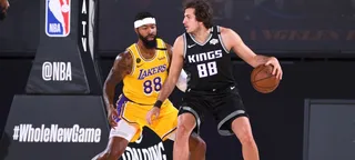 Lakers descansa elenco em derrota para o Kings