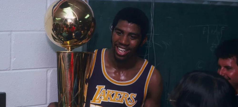 Jogos do Lakers para rever: Magic joga como pivô e conquista primeiro título