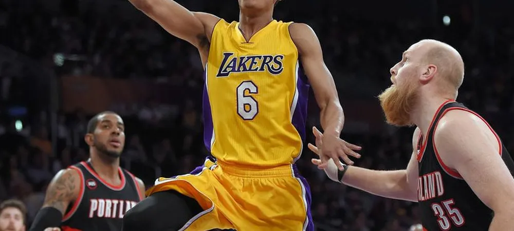 Lakers é derrotado em grande noite de Clarkson