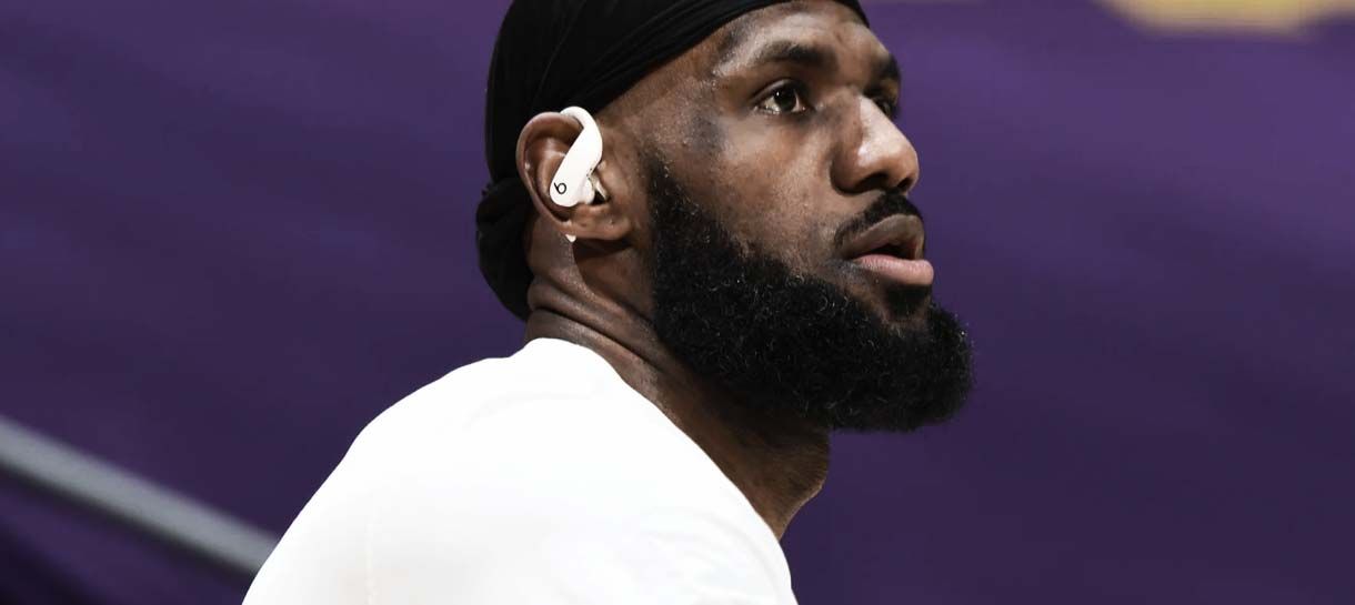 LeBron James fica em terceiro em ranking dos melhores da atual NBA