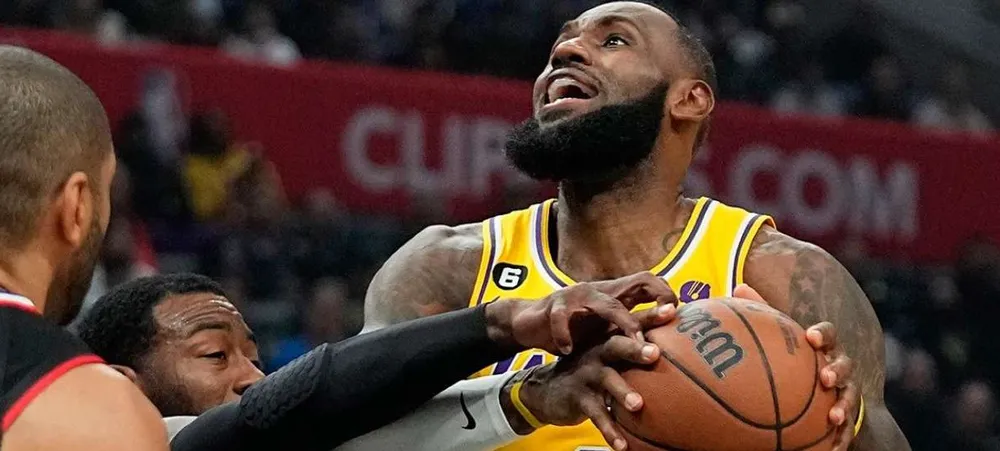 NBA: LeBron James se lesiona e preocupa na derrota do Lakers para o Clippers