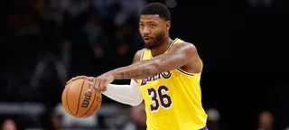 Marcus Smart brilha na defesa e Lakers vence o Hornets fora de casa