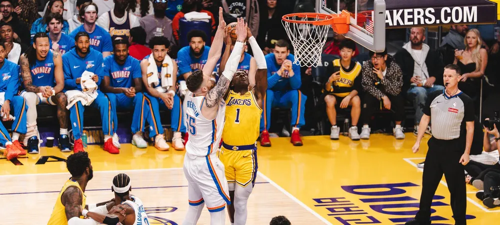 Thiero enterrou de canhota e ganhou elogio de Redick