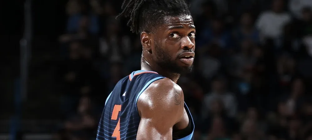 O Lakers pode estar em busca de um pivô. Nerlens Noel se encaixaria no elenco?