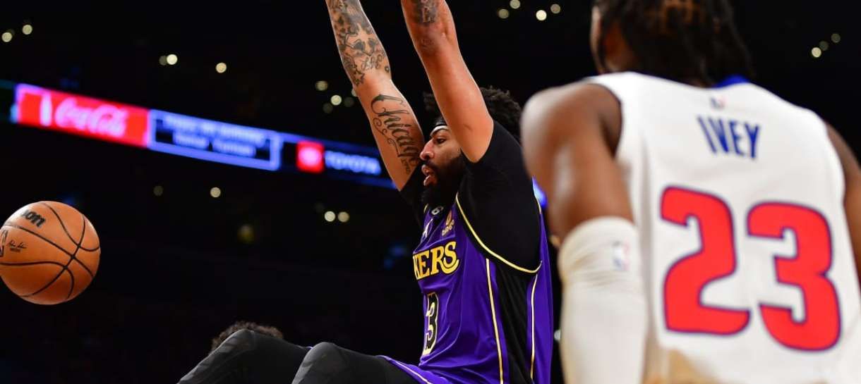 Anthony Davis sem freio tem estatística histórica na NBA