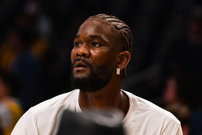 Deandre Ayton no Lakers