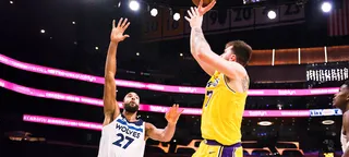 Luka Doncic faz alerta antes do jogo entre Lakers e Timberwolves