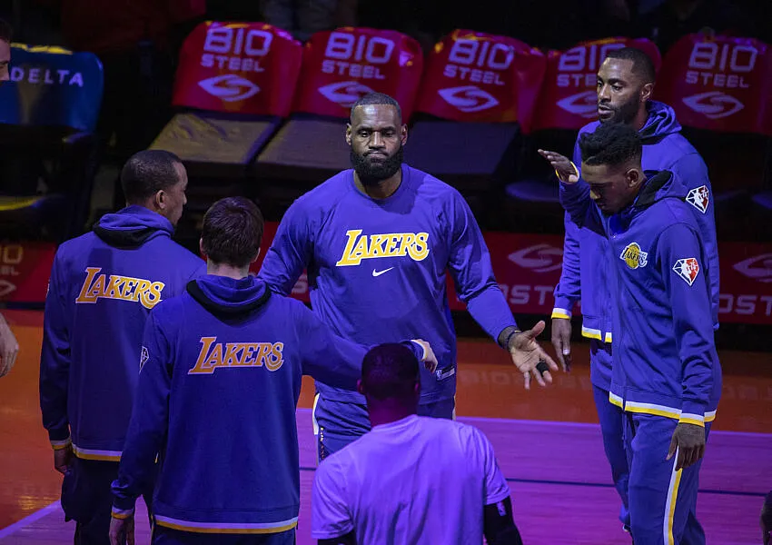 Lakers vence Cavaliers, 113-101