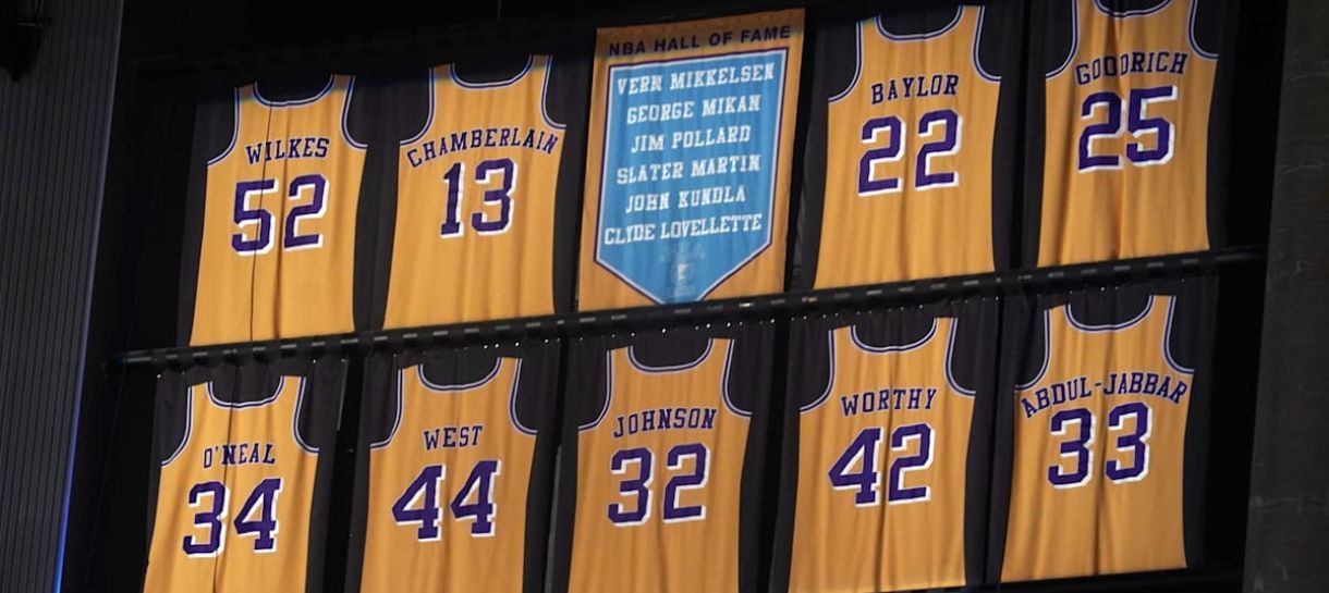 Quais são as camisas aposentadas pelo Los Angeles Lakers