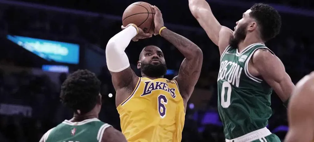 NBA: LeBron James domina em grande vitória do Lakers sobre o Celtics