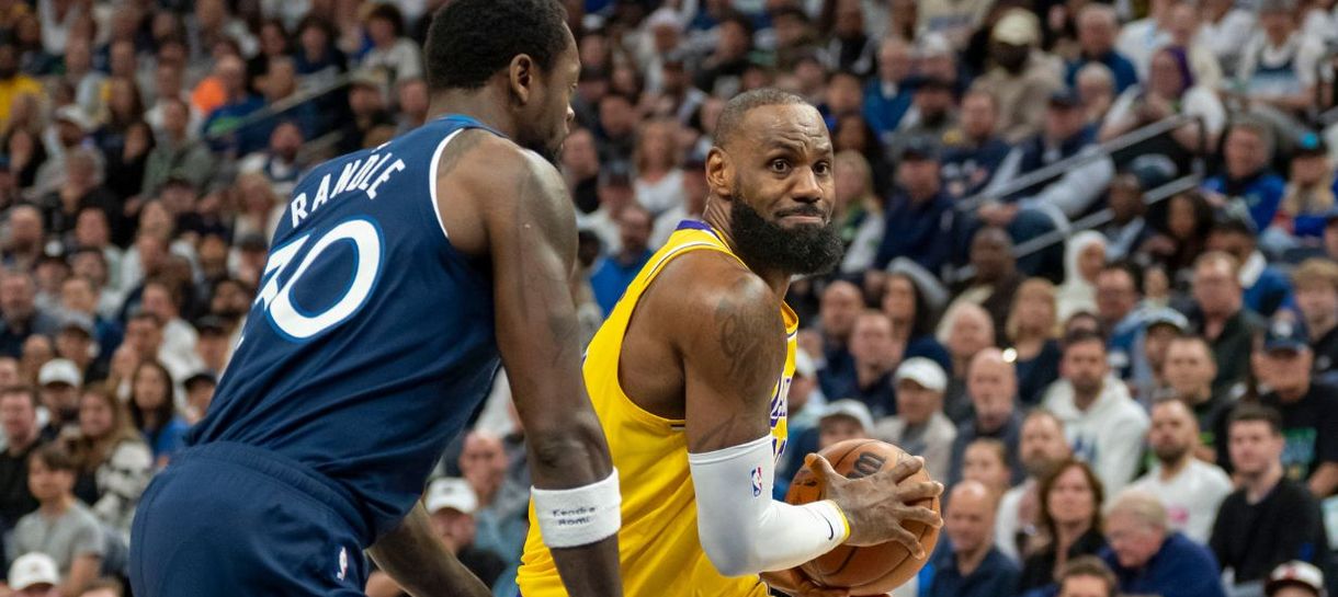 Playoffs NBA: Mesmo com show de LeBron, Lakers perde o Jogo 3 contra Timberwolves