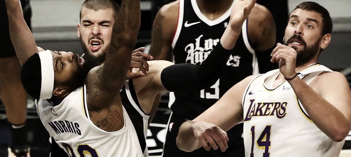 Veterano dá dica sobre time titular do Lakers para jogo 5 contra o Suns