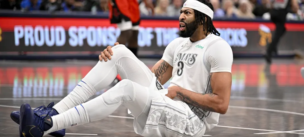 Anthony Davis sofre lesão no seu primeiro jogo com o Dallas Mavericks