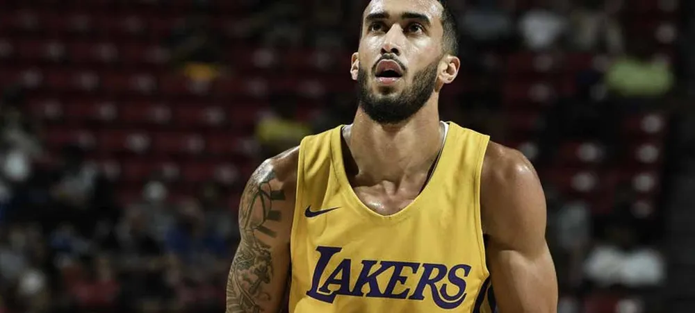 Lakers assina com o jovem Trevelin Queen